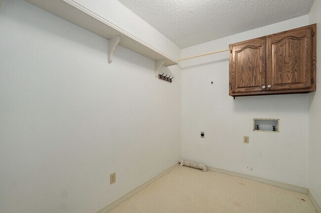 Building Photo - Charming 3 Bed | 2 Bath Home with Beautiful Outdoor Living
