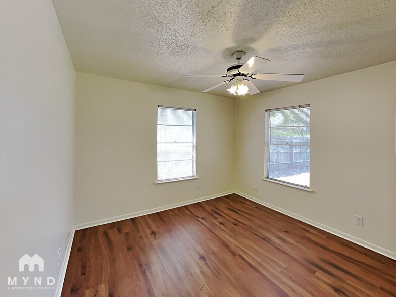 Building Photo - 4802 Hilldale Dr