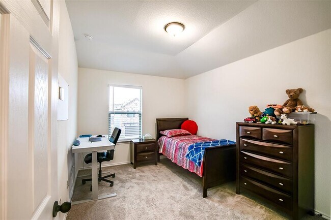 Building Photo - 1924 Stringer Pass