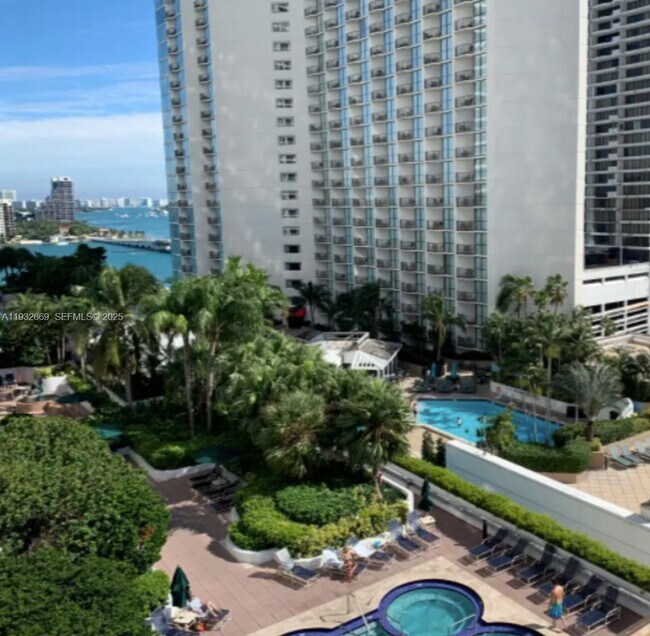 Building Photo - 1717 N Bayshore Dr