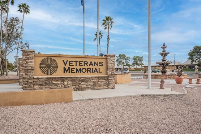 Building Photo - 650 S Arrowwood Way