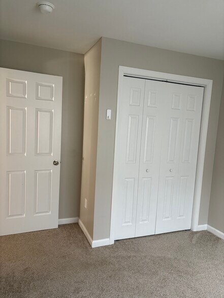 Building Photo - 598 Main St