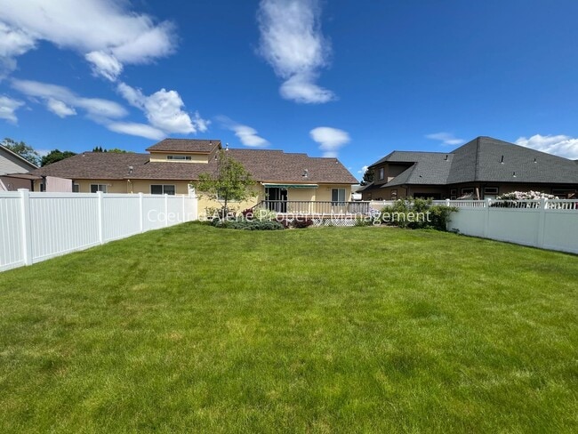 Building Photo - 2 bed, 2 bath townhouse near Avondale Golf...