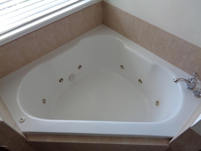Building Photo - 682 Candlebark Dr