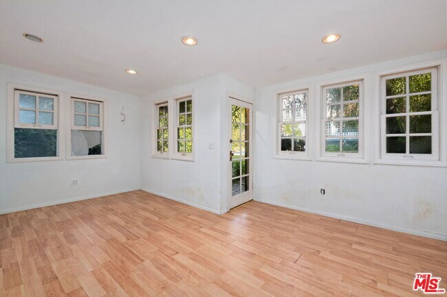 Building Photo - 139 S Anita Ave