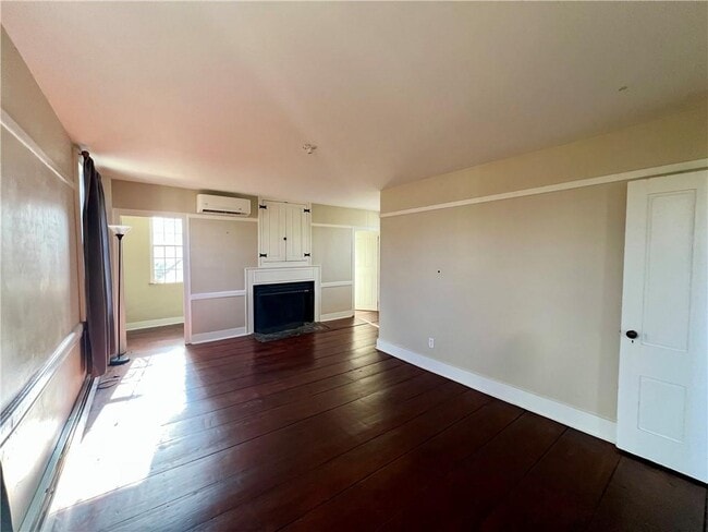 Building Photo - 4 Limerock Rd