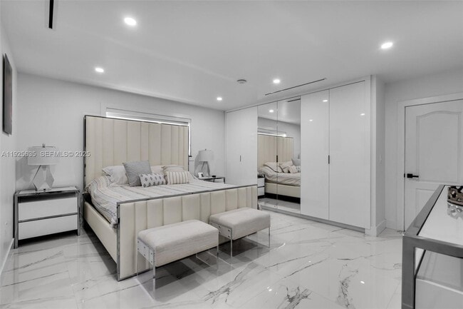 Building Photo - 864 W 69th Pl