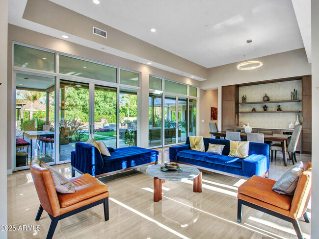 Primary Photo - 6031 E Paradise Dr