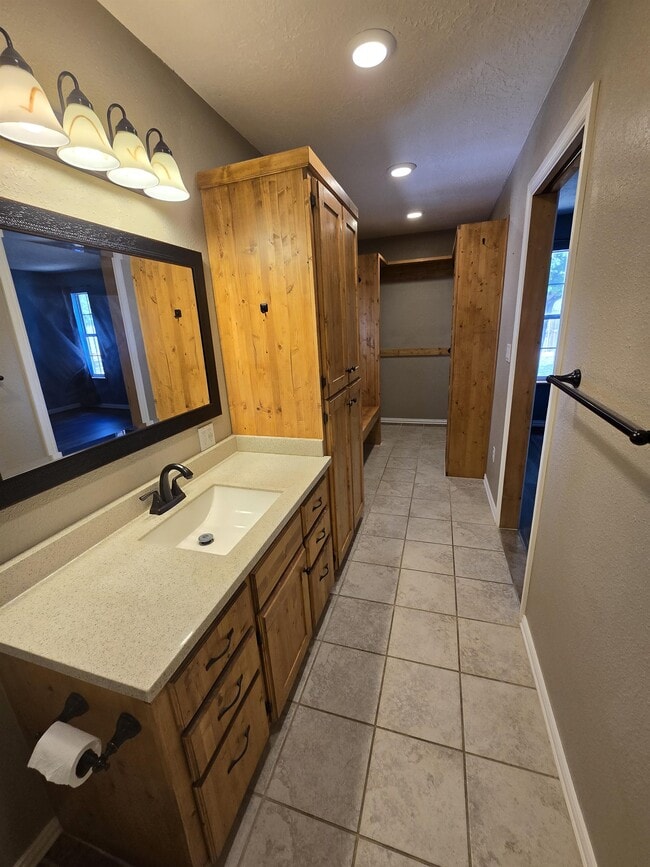 Building Photo - 1548 Bosc Ct