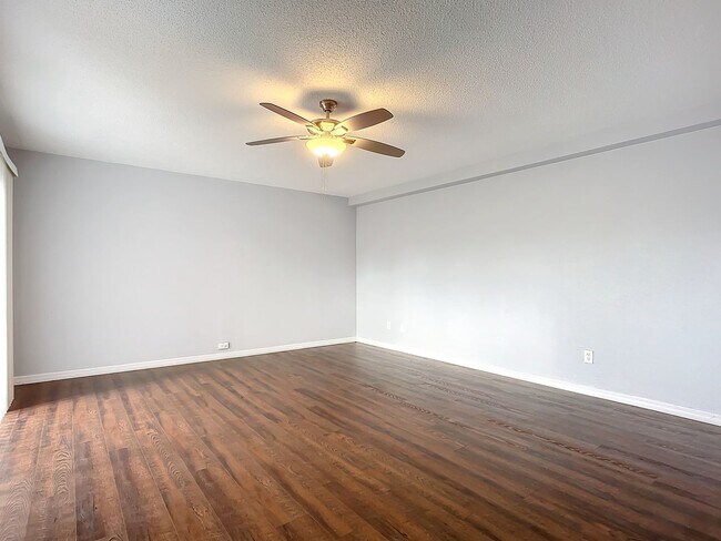 Building Photo - Coastal Charm Meets Modern Living: Your Dream Townhome in Port Orange Awaits!