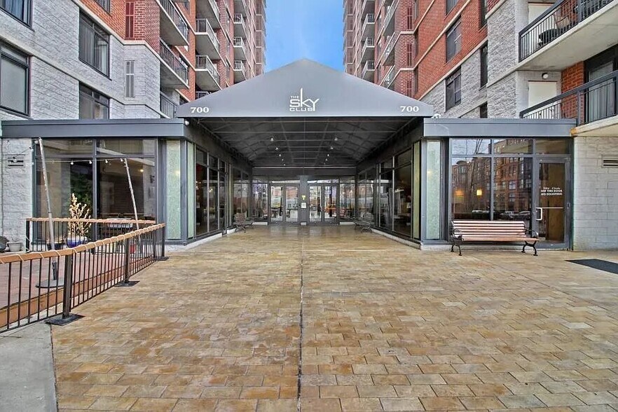 Building Photo - 700 1st St