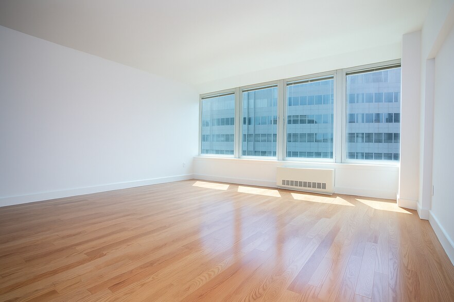 Building Photo - 135 John St