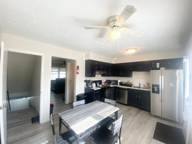 Building Photo - 1504 Ensign Dr