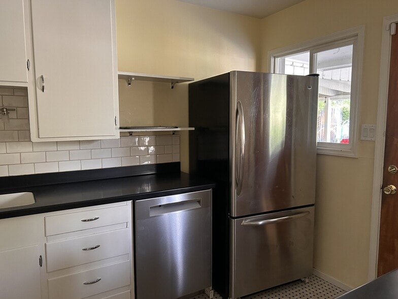 Building Photo - 1705 Elmcrest Dr