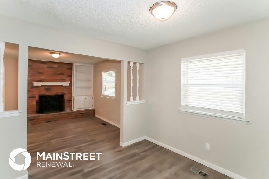 Building Photo - 916 Clear Creek