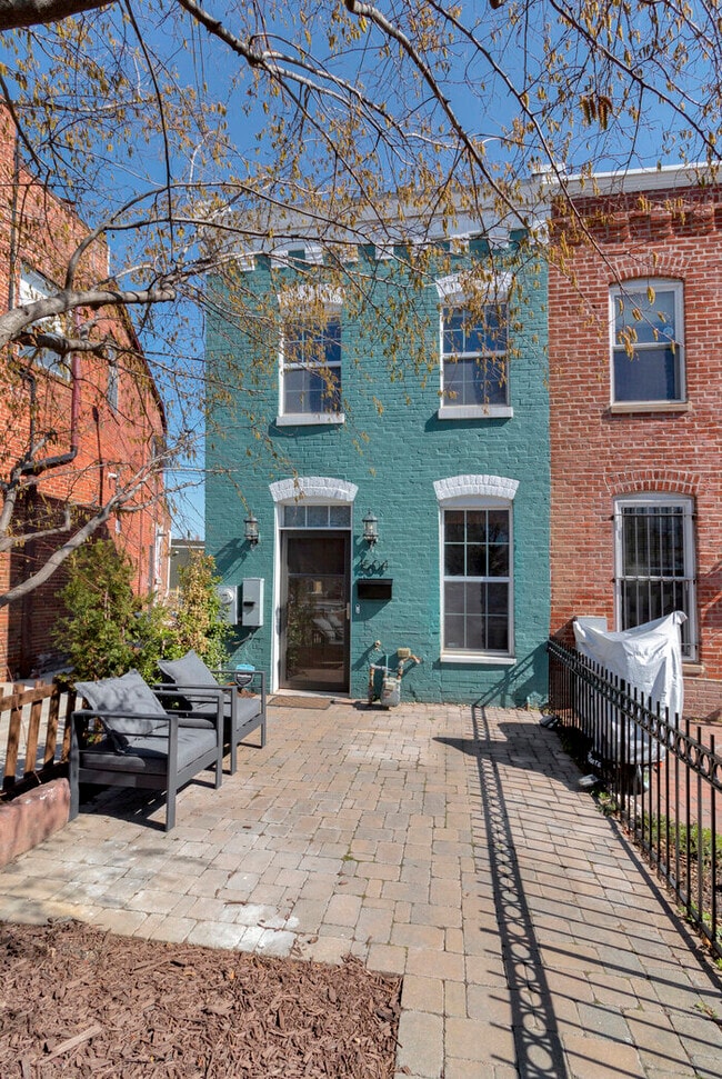 Building Photo - 1504 Massachusetts Ave SE