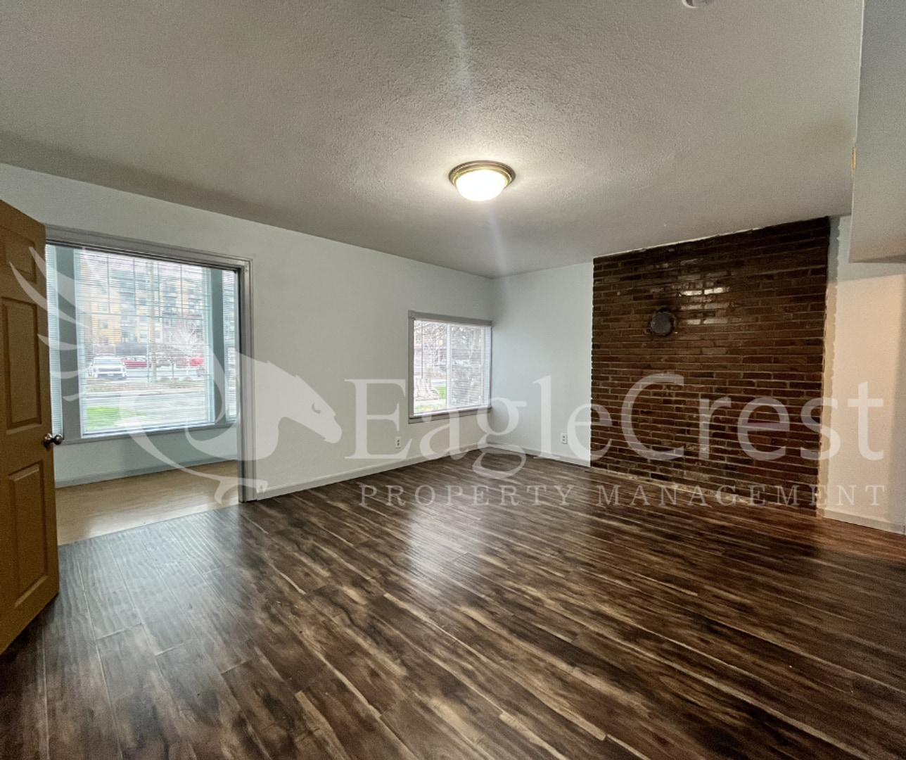 Building Photo - Comfortable 5 Bedroom Home with Modern Touches, Large Bedrooms & Front Porch