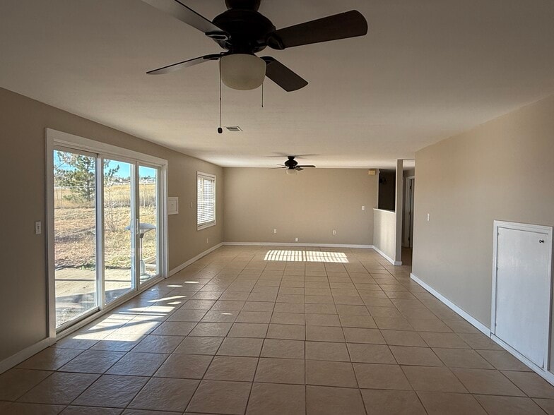 Building Photo - 2118 Appaloosa Trl