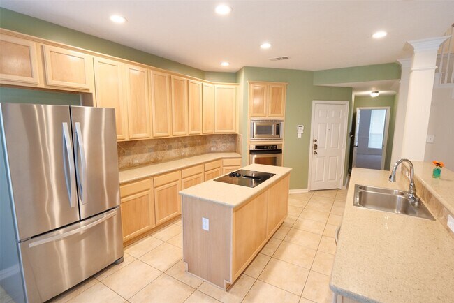 Building Photo - 22719 Sierra Lake Ct