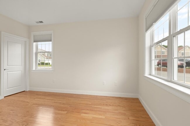 Building Photo - 70 Endicott St