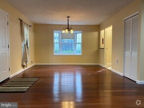 Building Photo - 64 Drewes Ct