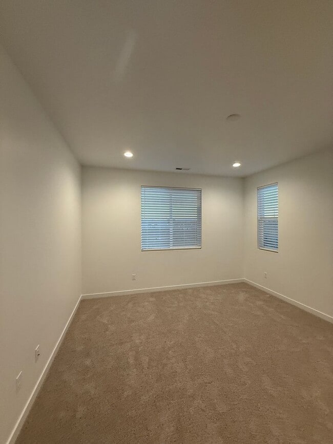 Building Photo - Modern Townhouse for Rent in Desirable Star - 3 Bedroom and 2.5 Bathroom