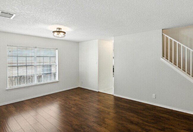 Building Photo - 22023 Oriole Hill Dr
