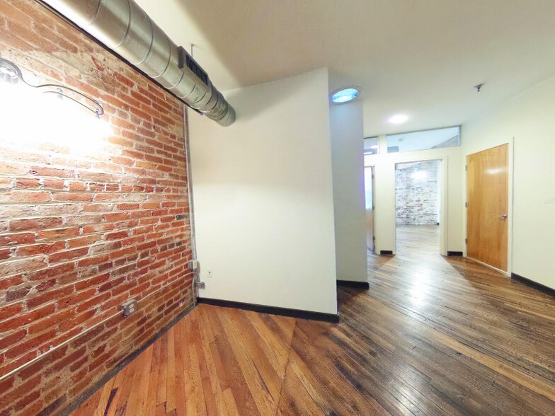 Building Photo - 1318 W Broad St