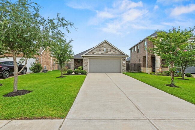 Building Photo - 31222 Pinebrook Falls Ln