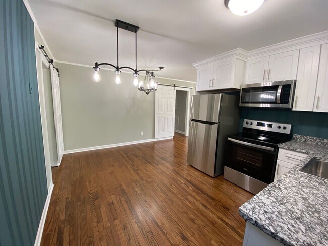 Building Photo - Adorable and Updated 3BR, 2BA Brick Ranch in the heart of Martinez!