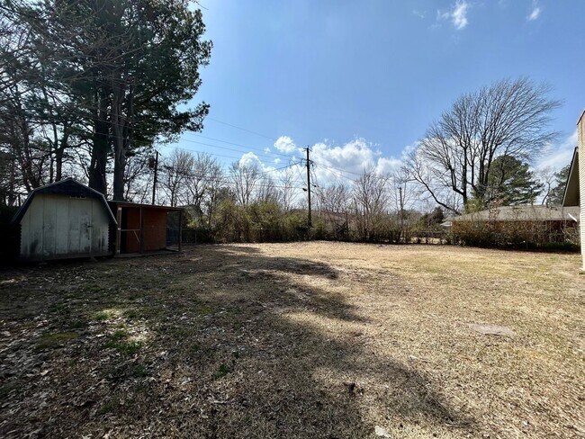 Building Photo - 3bd/1ba HOME in a Great Neighborhood with ...