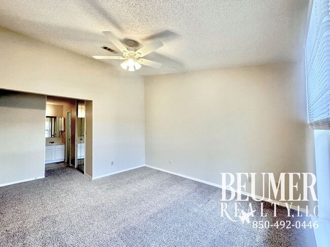 Building Photo - 2bd/2ba Condo in Prime Location on Scenic Highway