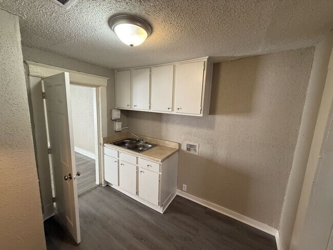 Building Photo - Charming 3BR Memphis Home with Bright Living Space & Backyard Retreat
