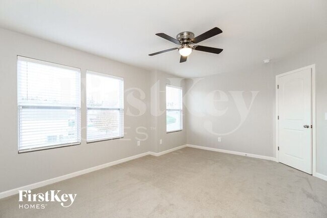 Building Photo - 441 Quick Silver Dr