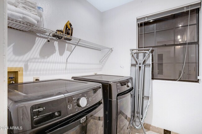 Building Photo - 5431 W Cochise Dr
