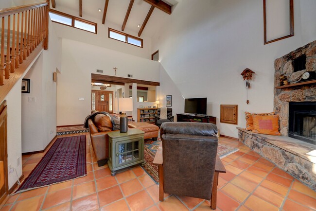 Building Photo - Stunning 4-Bedroom Albuquerque Foothill Ho...