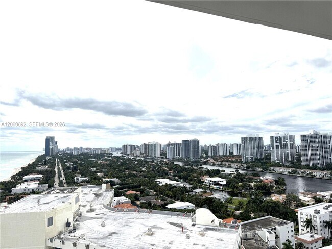 Building Photo - 3140 S Ocean Dr