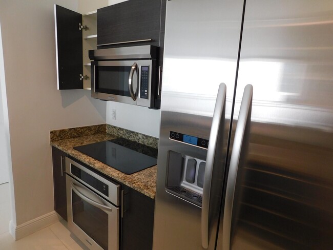 Building Photo - 550 Okeechobee Blvd