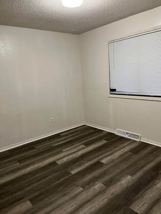 Building Photo - 1308 E 29th St