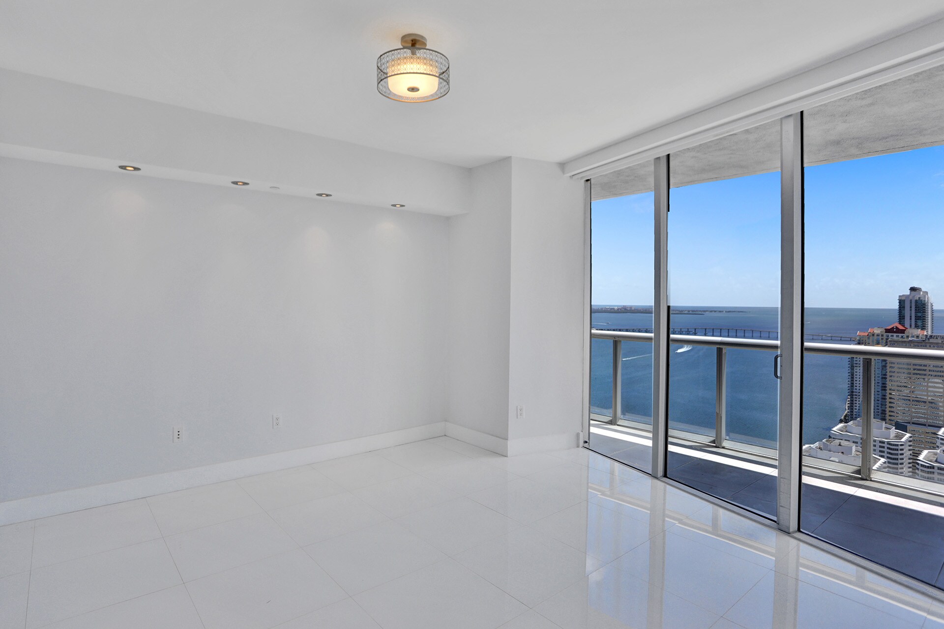 Building Photo - 495 Brickell Ave