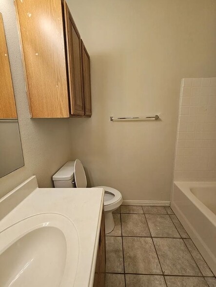 Building Photo - 1001 Krenek Tap