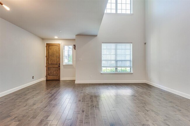 Building Photo - 4646 Rhett Ln