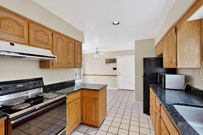 Building Photo - 9824 Lagrima De Oro Rd NE