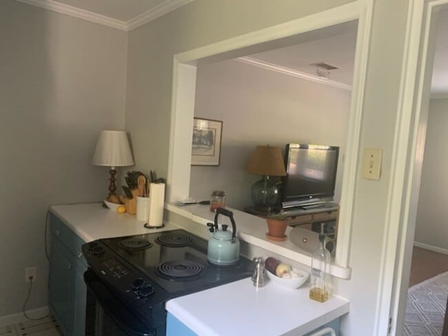 Building Photo - Check out this CHARMING 1BR/1BA Now Availa...