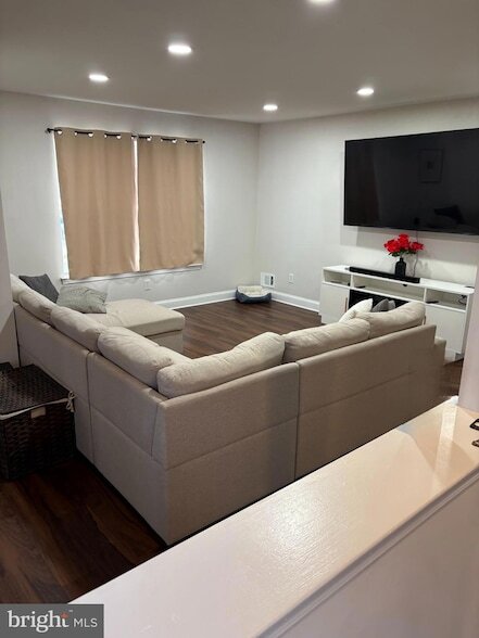 Building Photo - 430 Whitman Ln