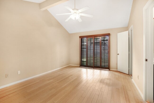 Building Photo - 3203 Silver Falls Dr