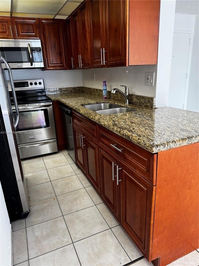 Building Photo - 9686 Fontainebleau Blvd