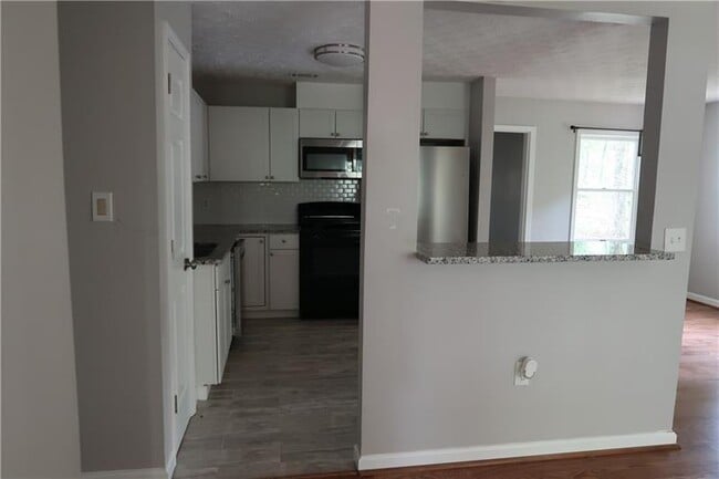 Building Photo - 4944 Shiloh Dr