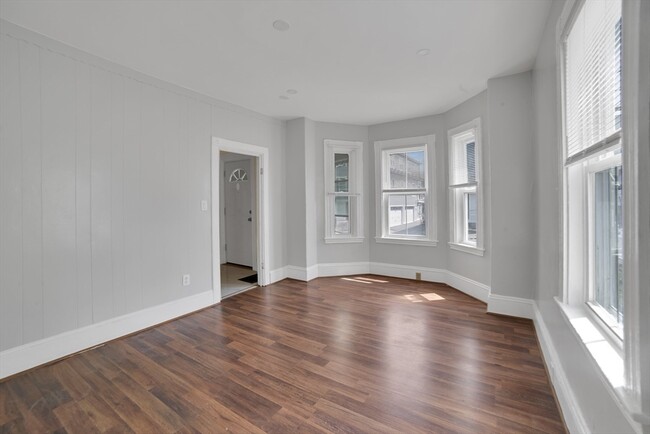 Building Photo - 61-63 Albertina St