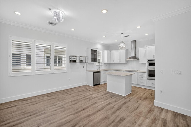 Building Photo - 508 N Birch Rd